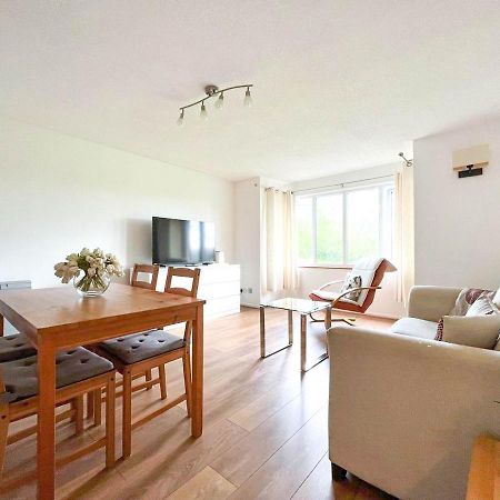 Lovely 2 Bedroom Flat With Free Parking, Great Transport Links To Central London, The Excel Centre, Canary Wharf And The O2! Eksteriør billede