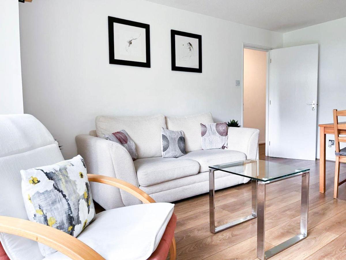 Lovely 2 Bedroom Flat With Free Parking, Great Transport Links To Central London, The Excel Centre, Canary Wharf And The O2! Eksteriør billede