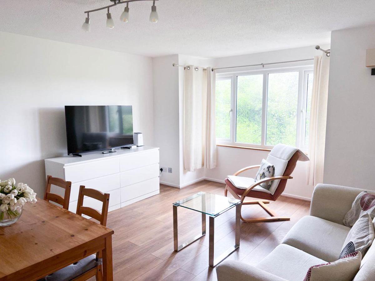 Lovely 2 Bedroom Flat With Free Parking, Great Transport Links To Central London, The Excel Centre, Canary Wharf And The O2! Eksteriør billede