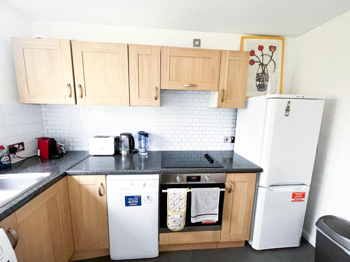 Lovely 2 Bedroom Flat With Free Parking, Great Transport Links To Central London, The Excel Centre, Canary Wharf And The O2! Eksteriør billede