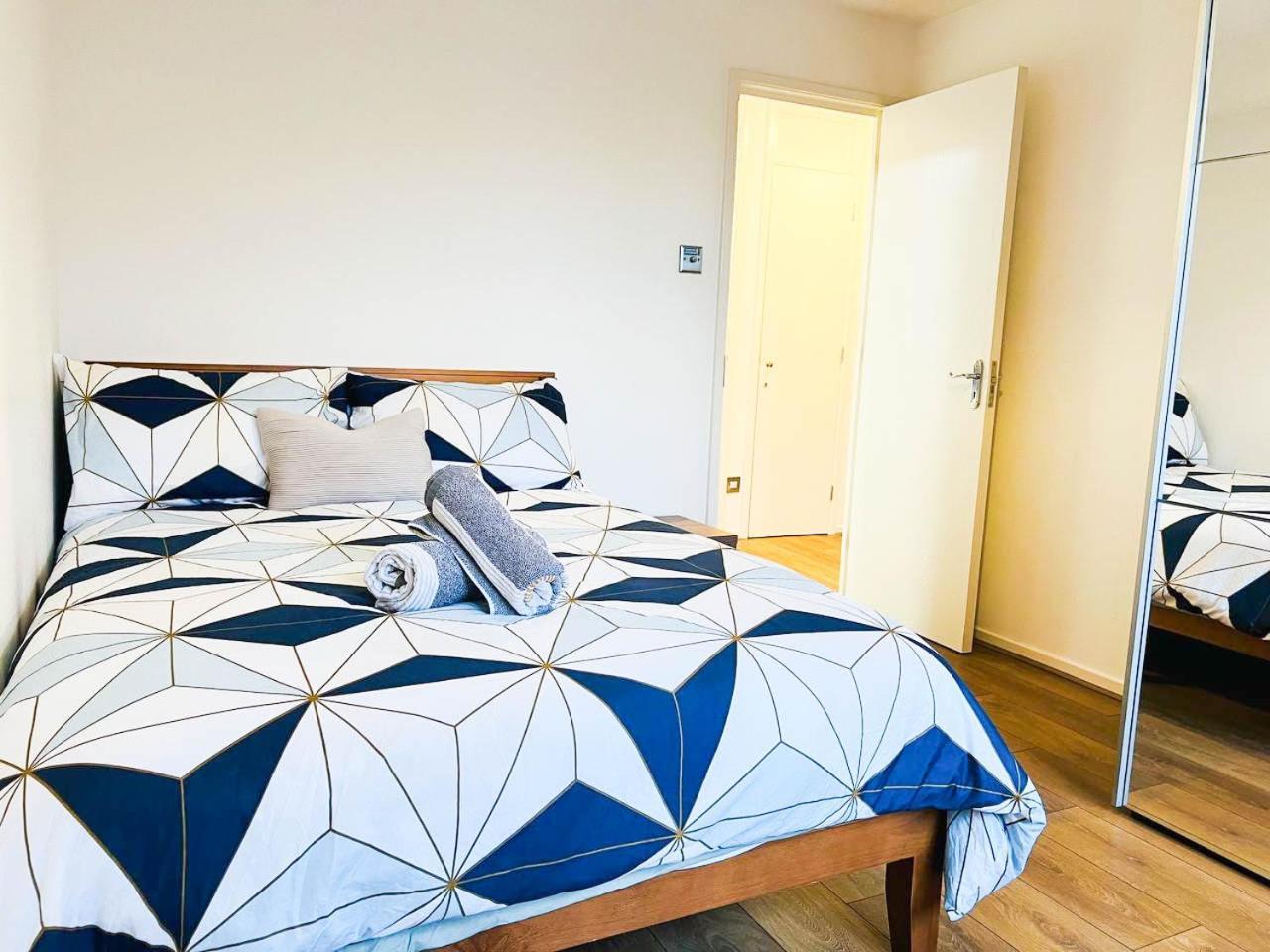 Lovely 2 Bedroom Flat With Free Parking, Great Transport Links To Central London, The Excel Centre, Canary Wharf And The O2! Eksteriør billede