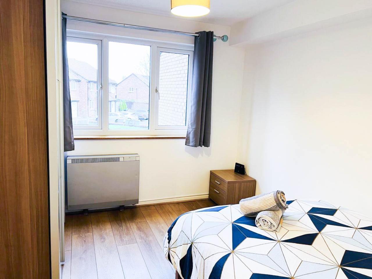 Lovely 2 Bedroom Flat With Free Parking, Great Transport Links To Central London, The Excel Centre, Canary Wharf And The O2! Eksteriør billede